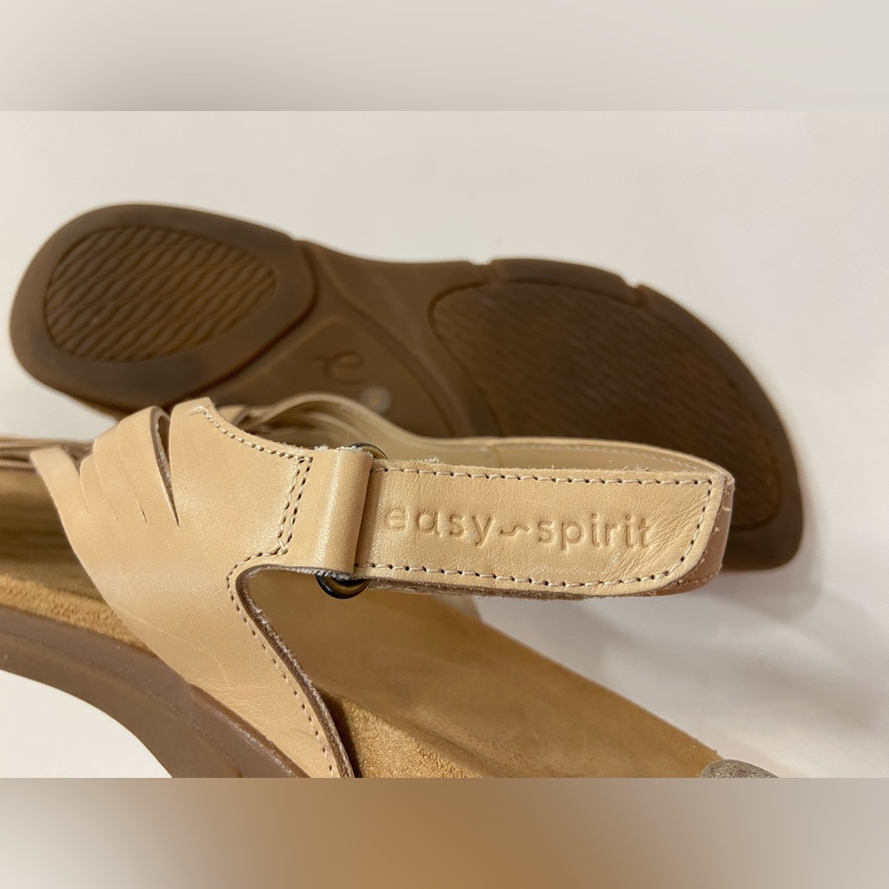 Women's Tan Sandals - Picture 16 of 16
